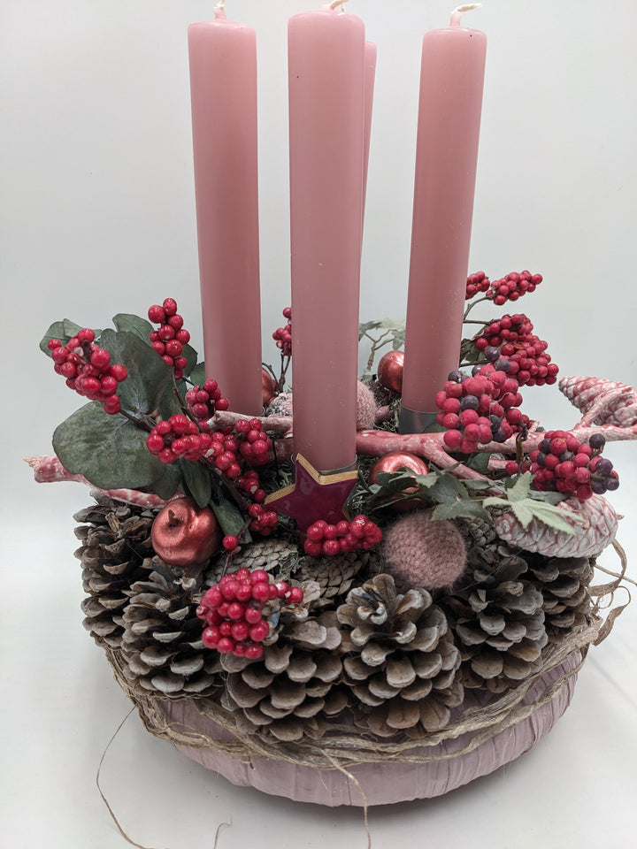 Adventskranz Apfel Zapfen Beeren rosa