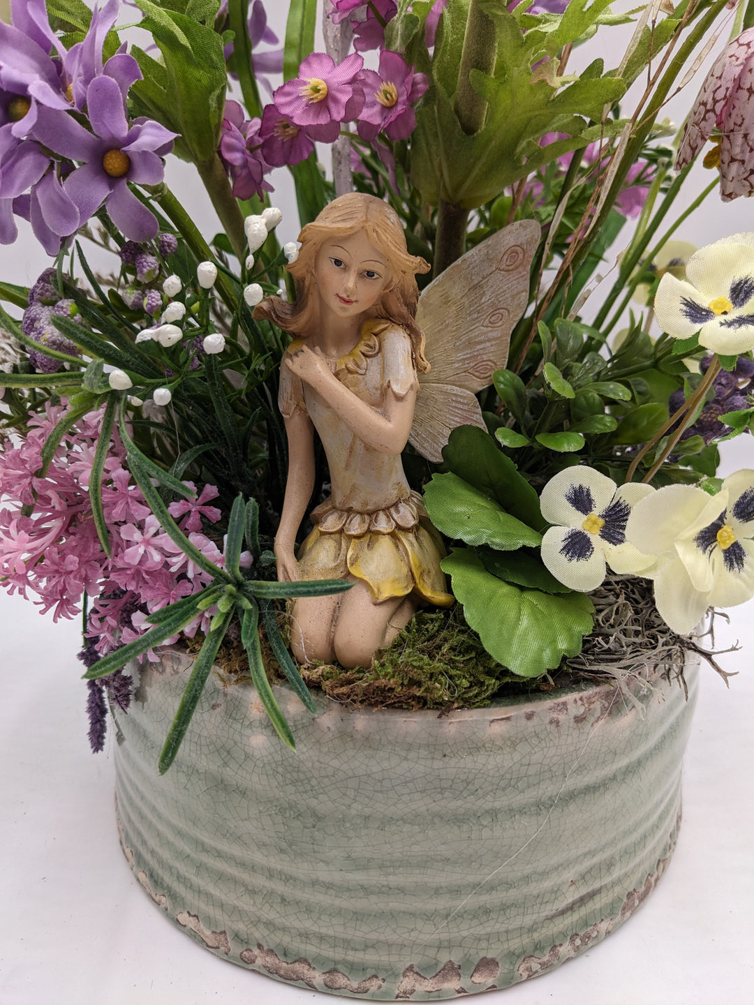 Frühlingsgesteck Veilchen Anemone Elfe lila