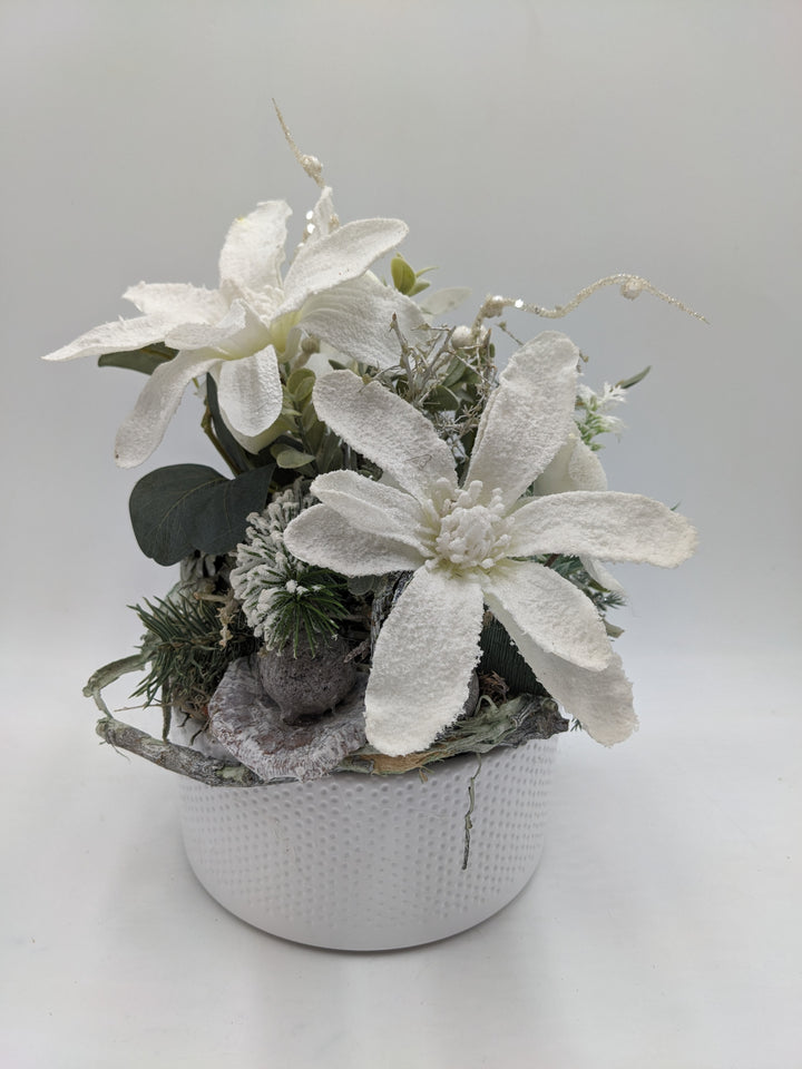 Wintergesteck Zapfen Blüte weiß