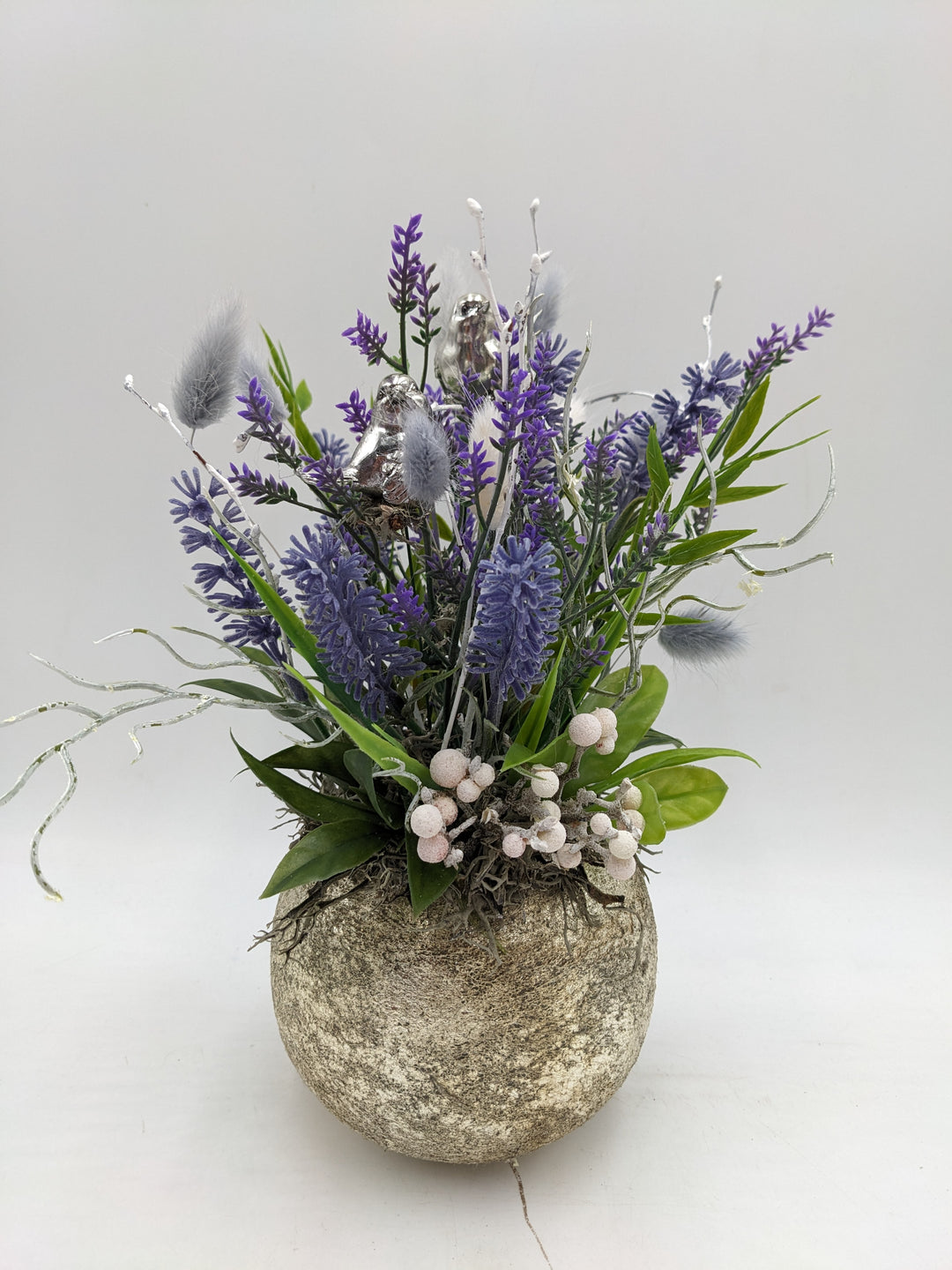 Sommergesteck Vogel Lavendel silber