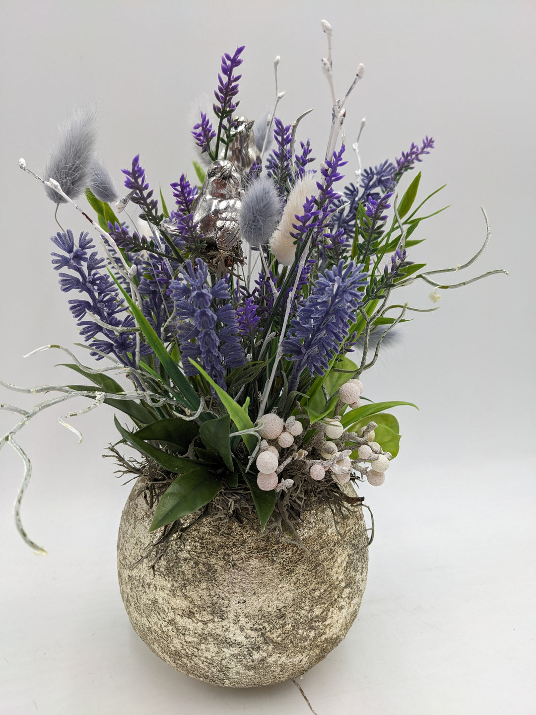 Sommergesteck Vogel Lavendel silber