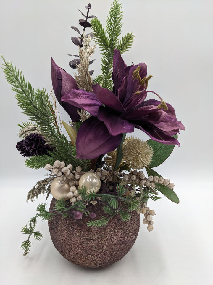 Weihnachtsgesteck Kugel Zapfen Amaryllis lila