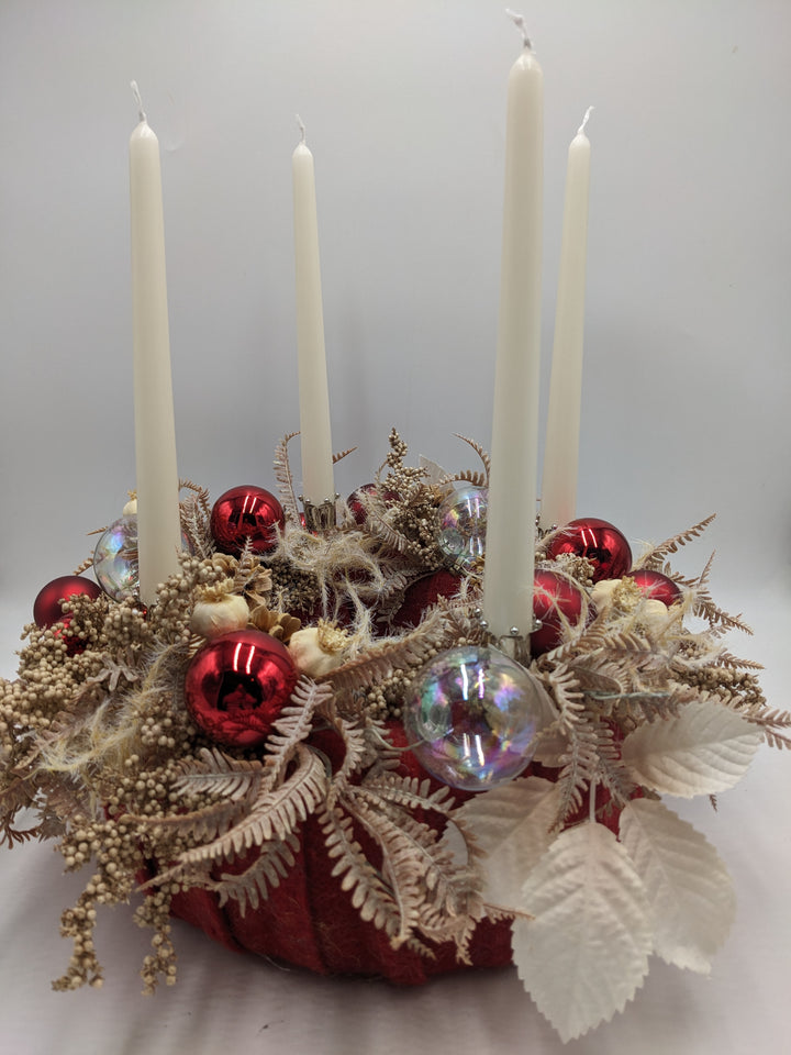 Adventskranz Kugel Zapfen Mohn creme