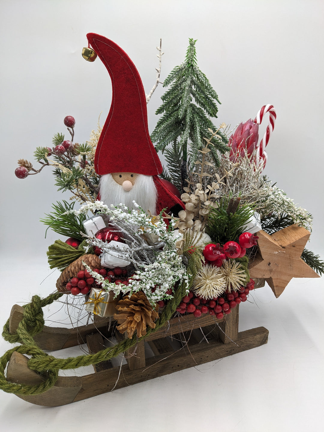 Weihnachtsgesteck Stern Geschenk Zuckerstange rot