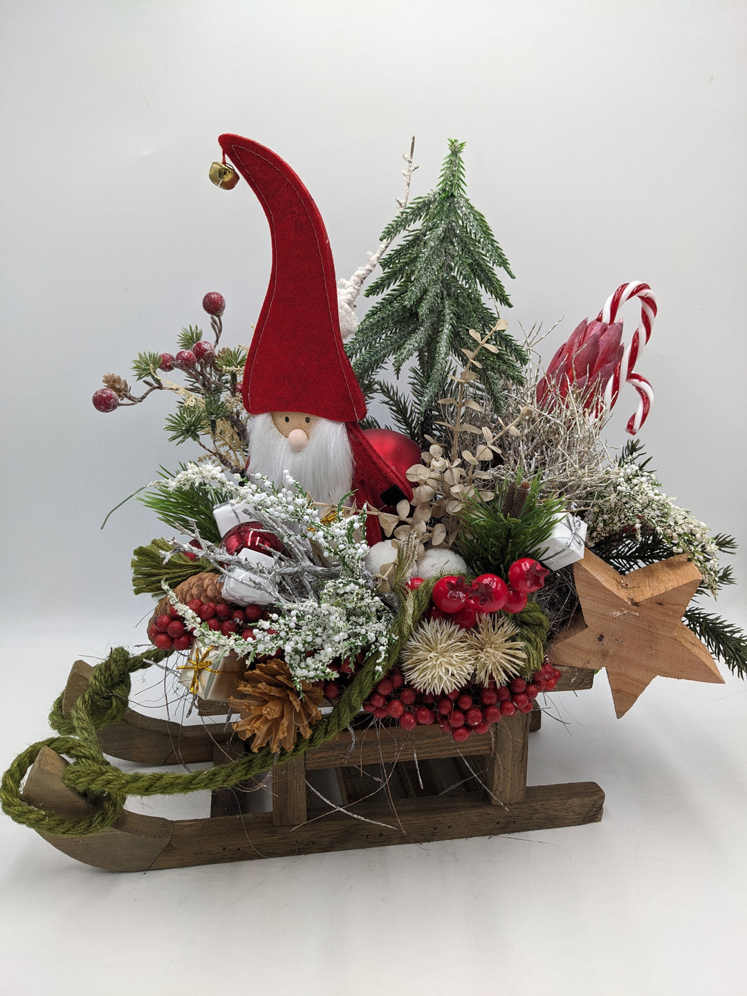 Weihnachtsgesteck Stern Geschenk Zuckerstange rot