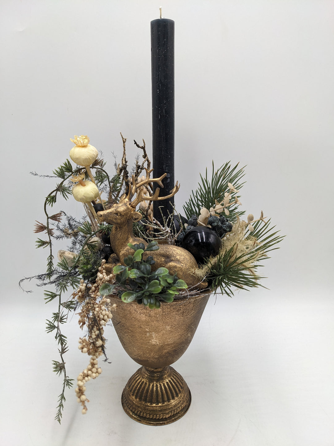 Weihnachtsgesteck Kugel Mohn Hirsch gold