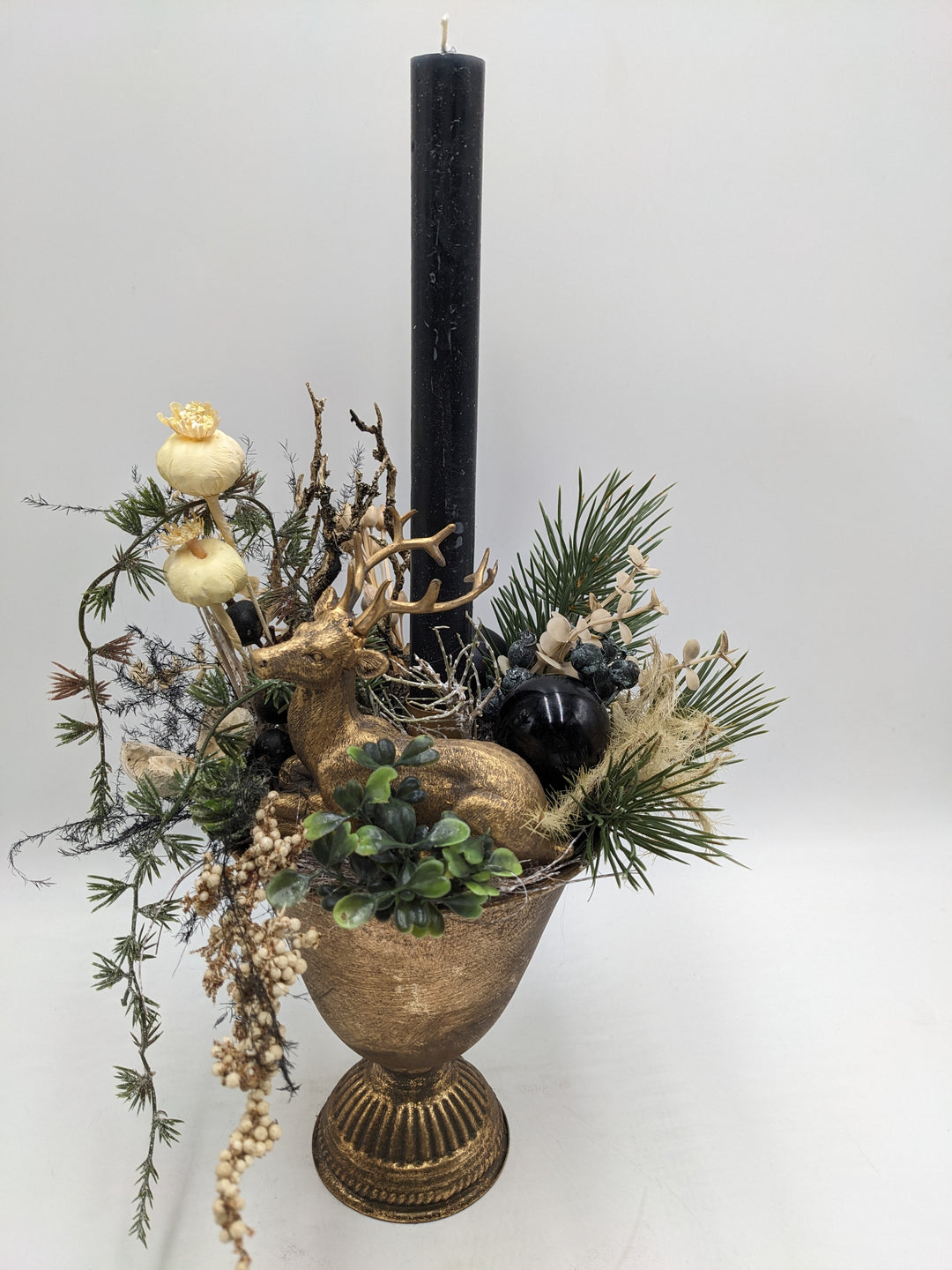 Weihnachtsgesteck Kugel Mohn Hirsch gold