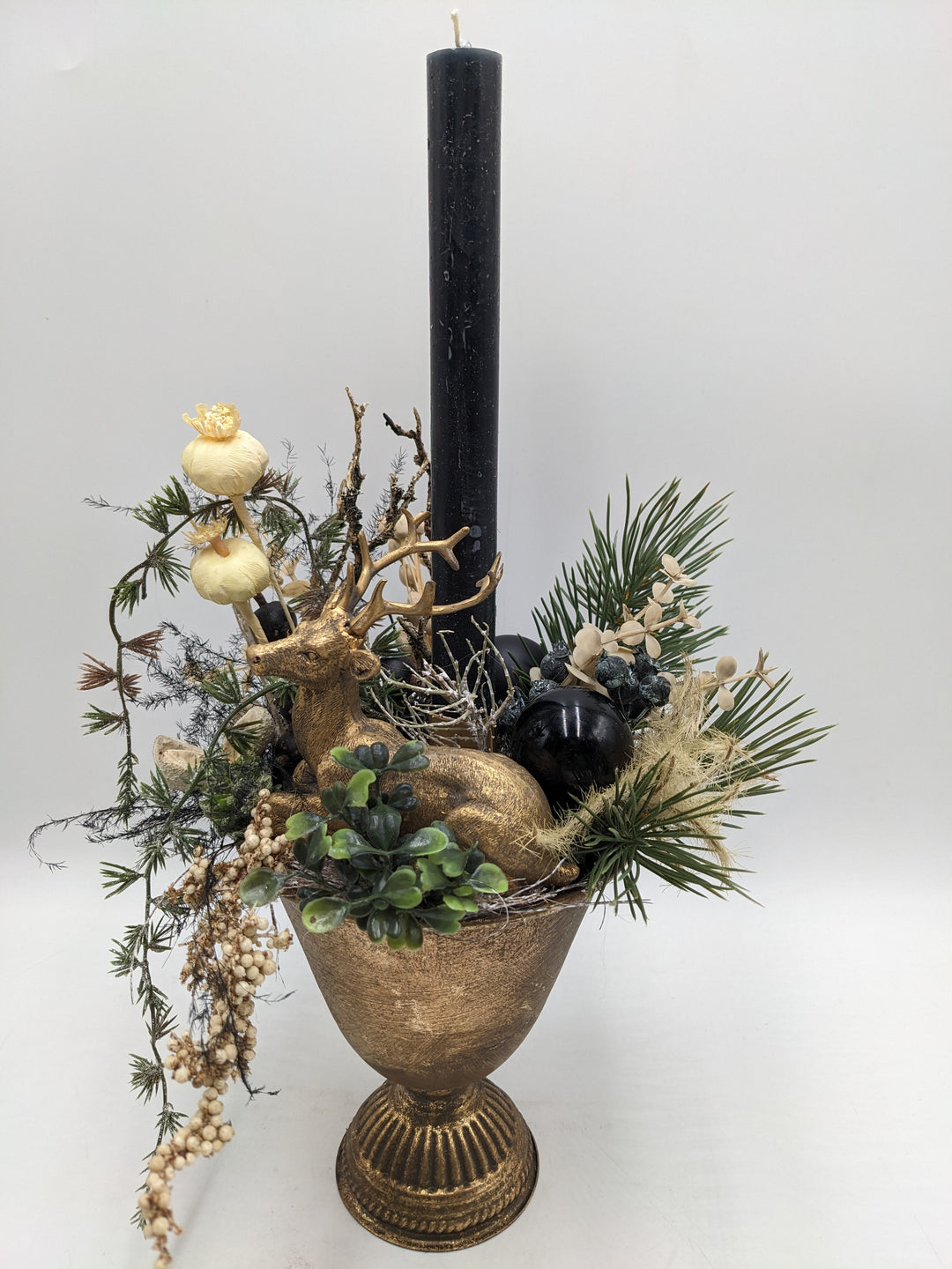 Weihnachtsgesteck Kugel Mohn Hirsch gold