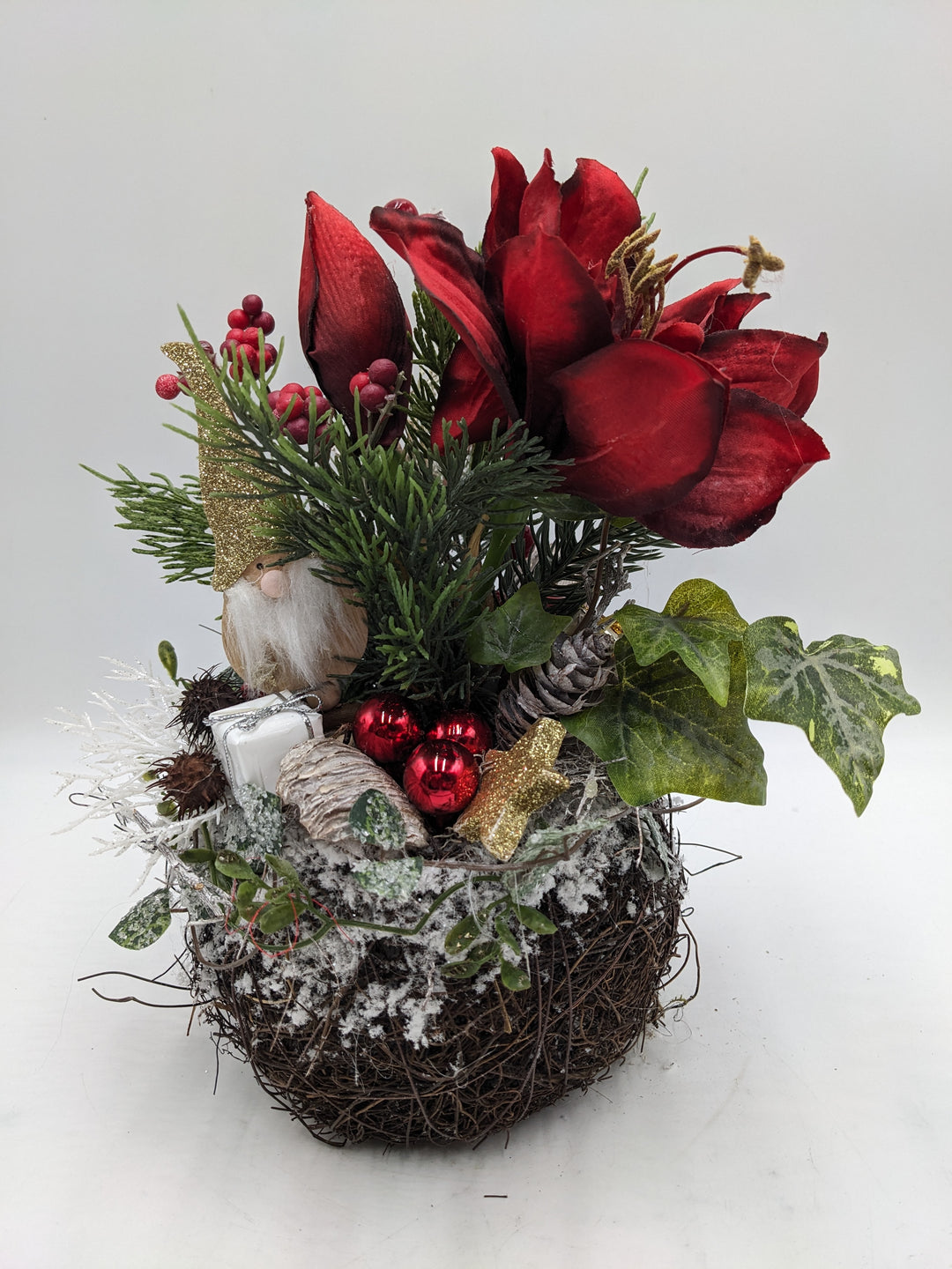 Weihnachtsgesteck Kugel Stern Weihnachtsmann rot