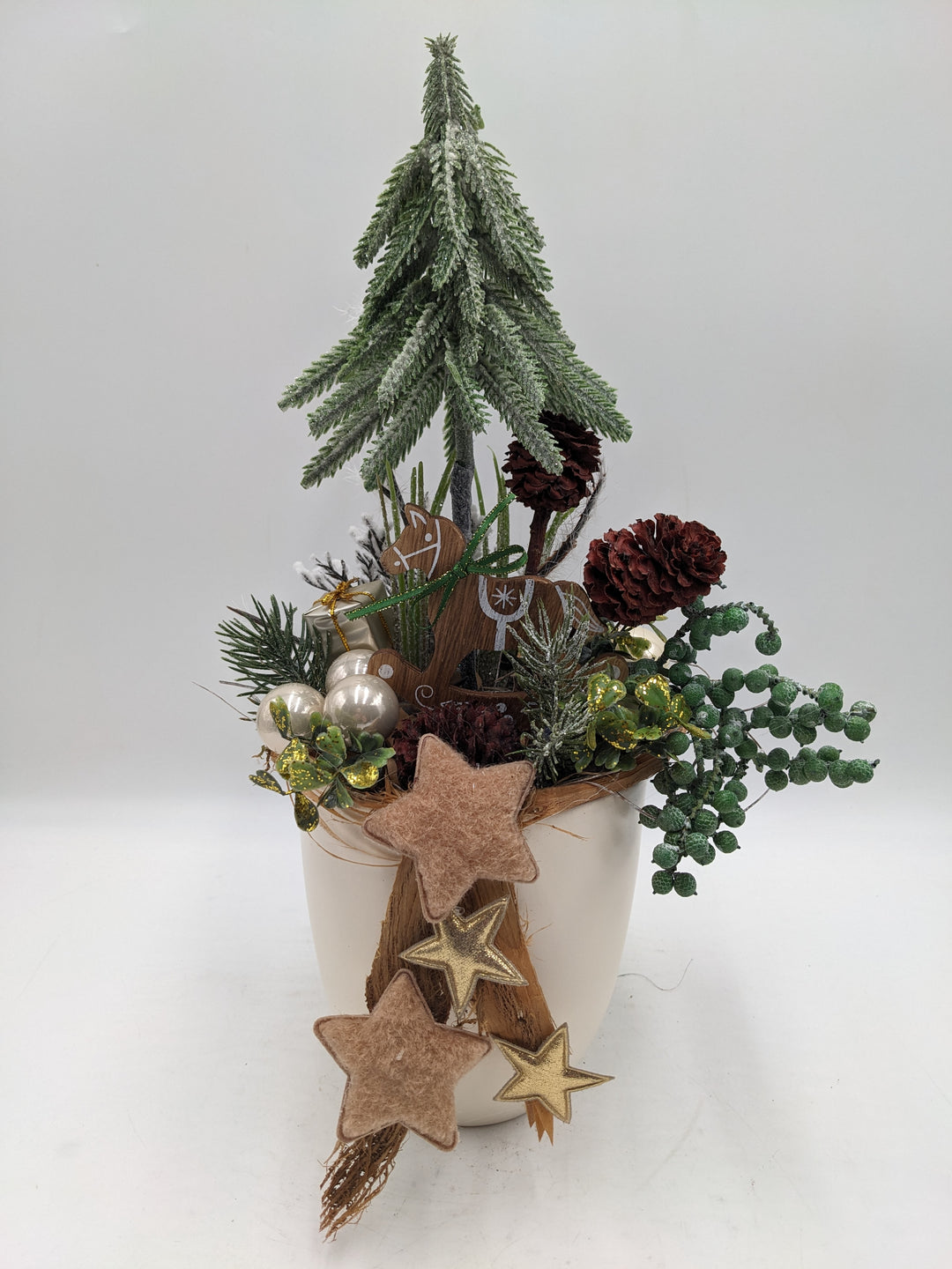 Weihnachtsgesteck Kugel Stern Schaukelpferd creme