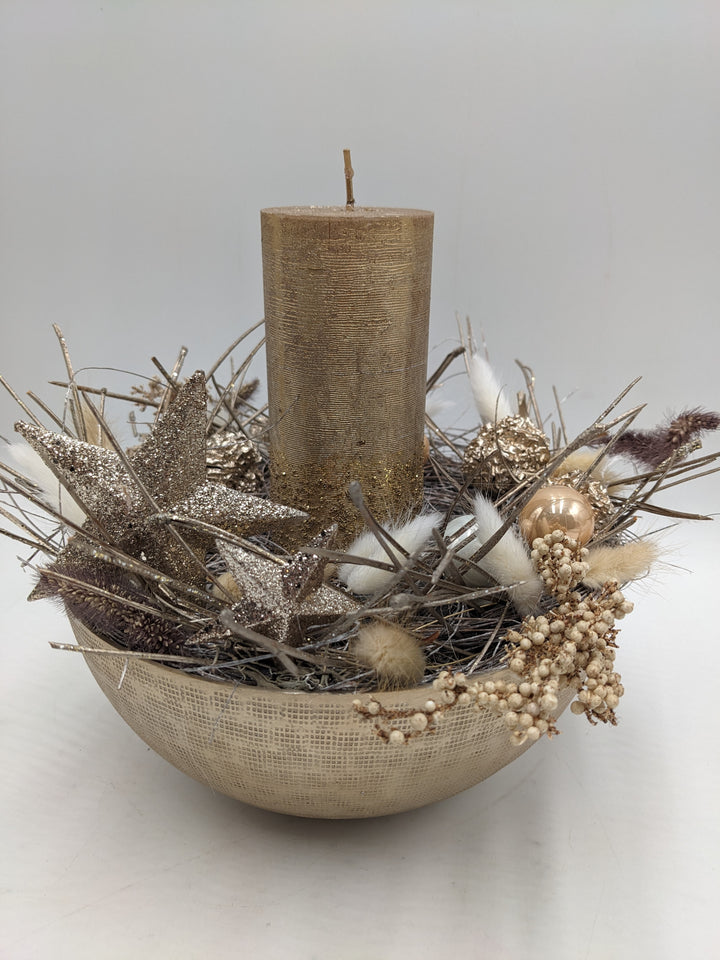 Weihnachtsgesteck Kugel Stern Beeren gold