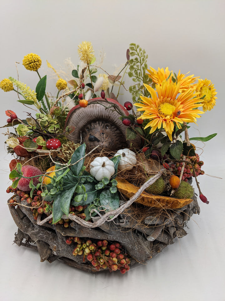 Herbstgesteck Igel Kürbis Pilz gelb