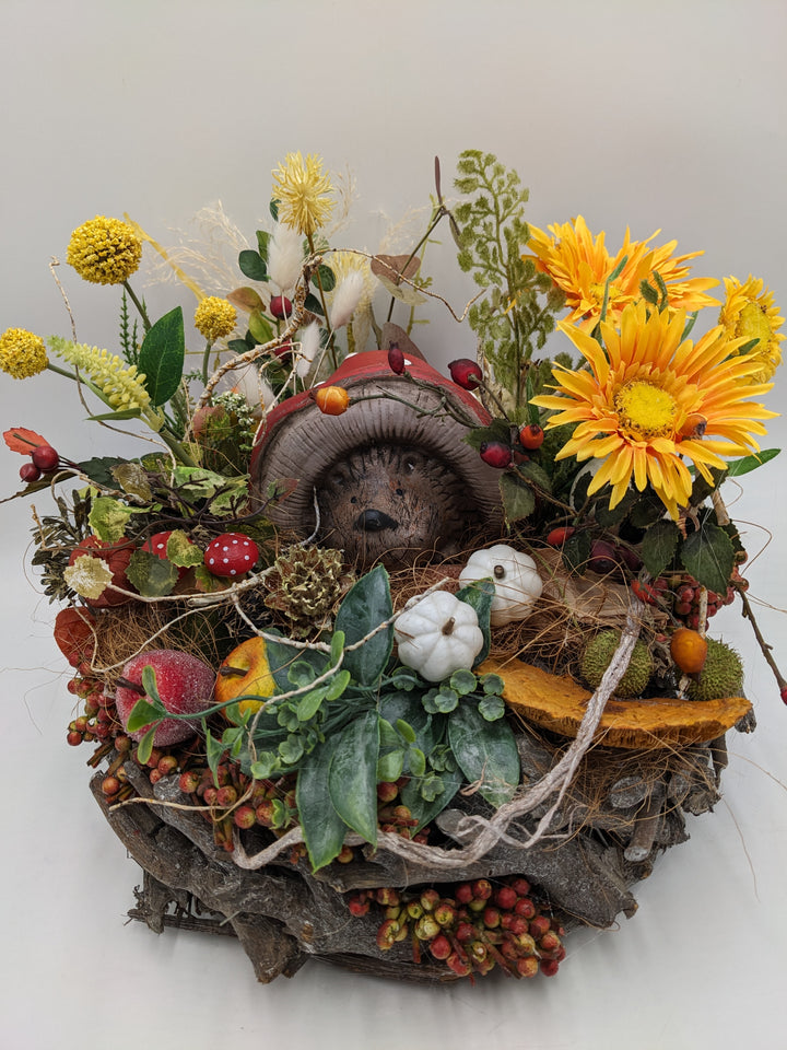 Herbstgesteck Igel Kürbis Pilz gelb