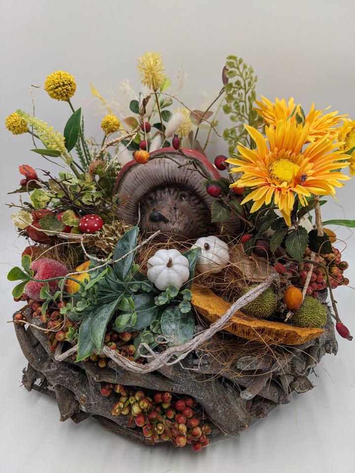 Herbstgesteck Igel Kürbis Pilz gelb
