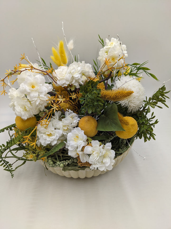 Sommergesteck Zitrone Kirschblüte gelb