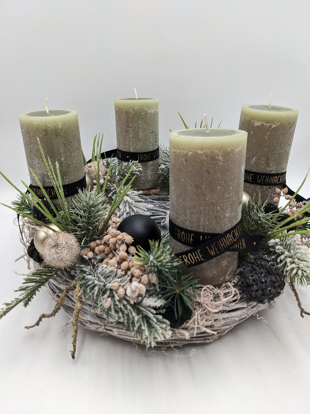 Weihnachtskranz Kugel Stern Beeren lindgrün