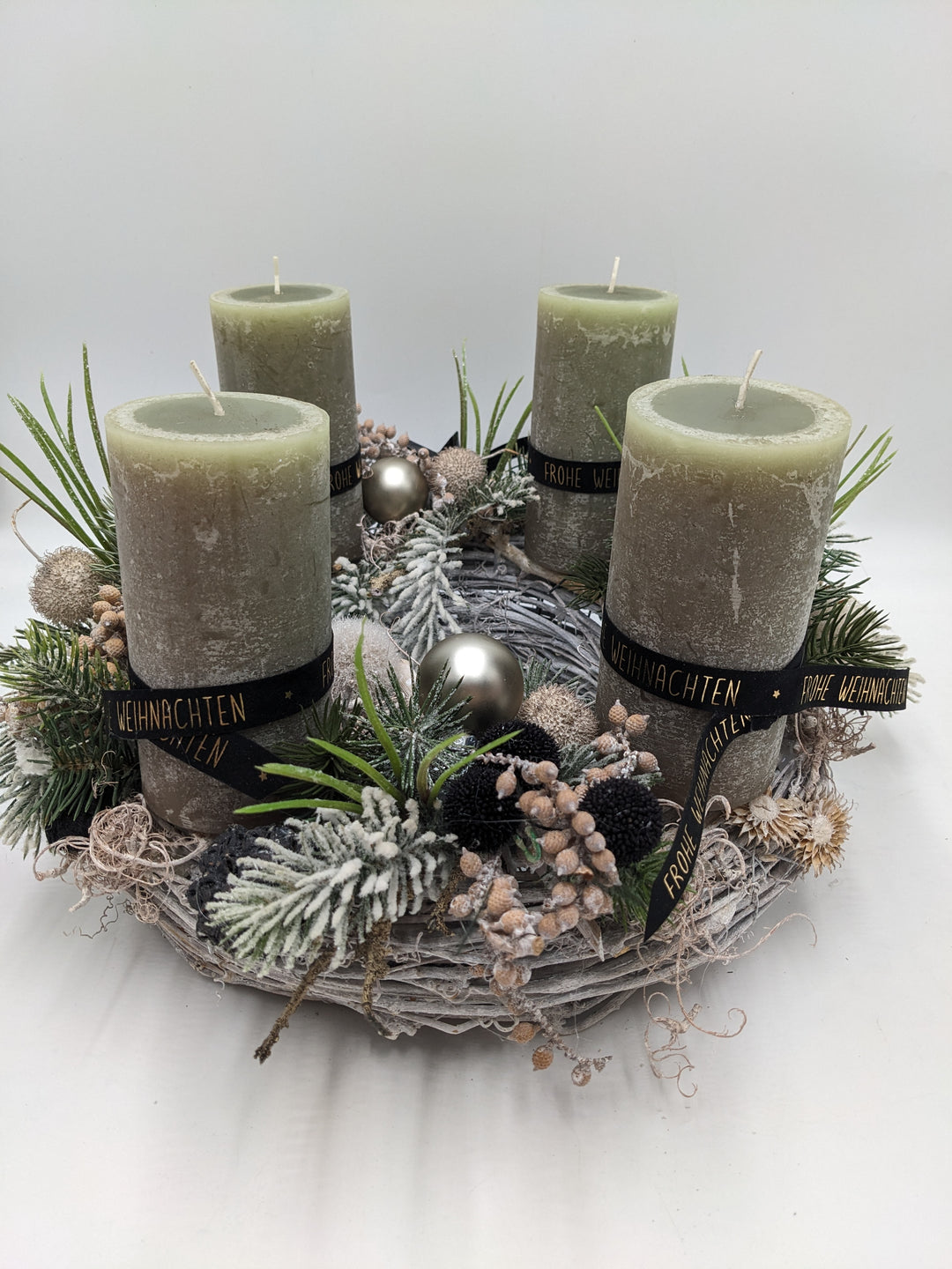 Weihnachtskranz Kugel Stern Beeren lindgrün