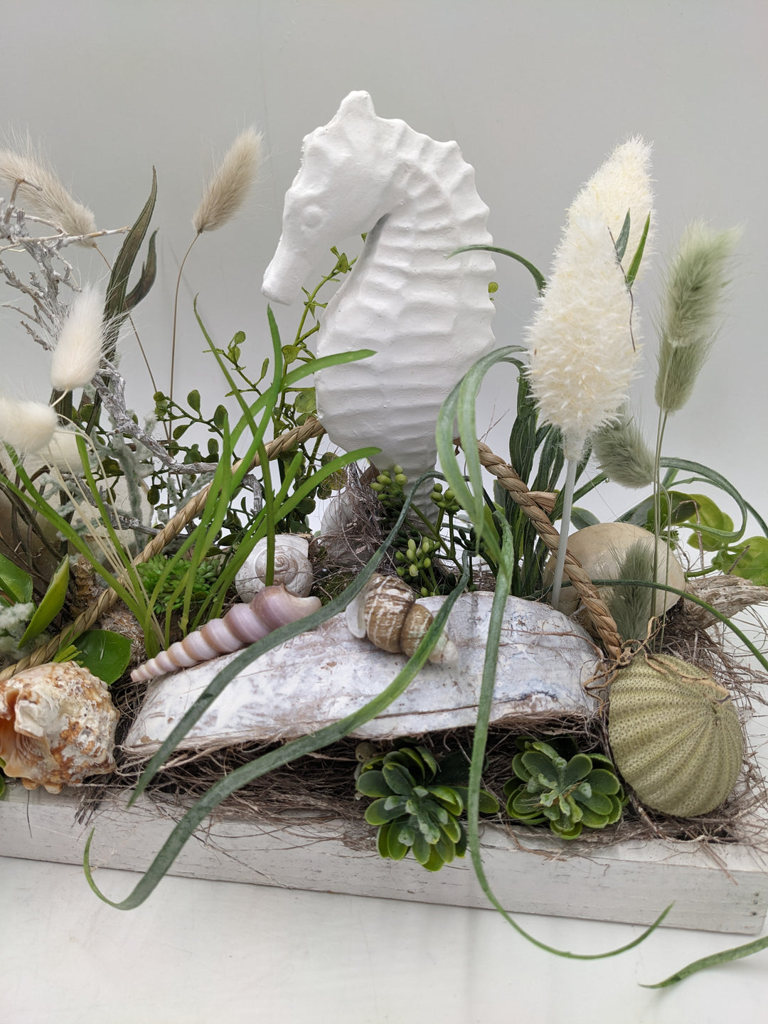 Sommergesteck LED maritim Schnecke Seepferdchen weiß
