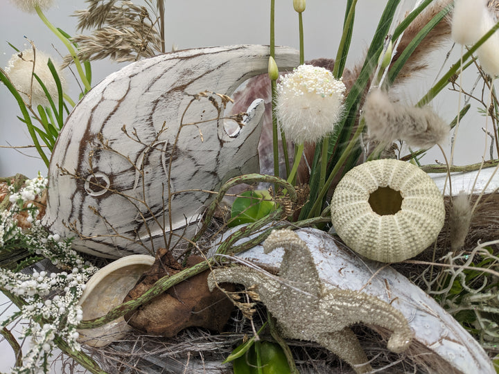 Sommergesteck maritim Fisch Seeigel creme