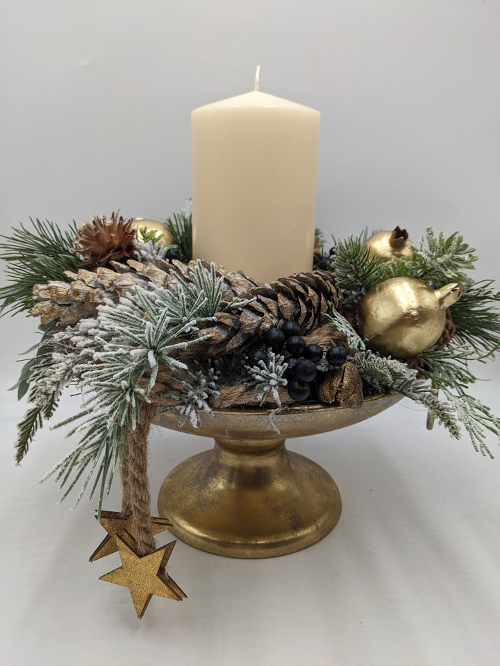 Weihnachtsgesteck Kugel Stern Zapfen creme