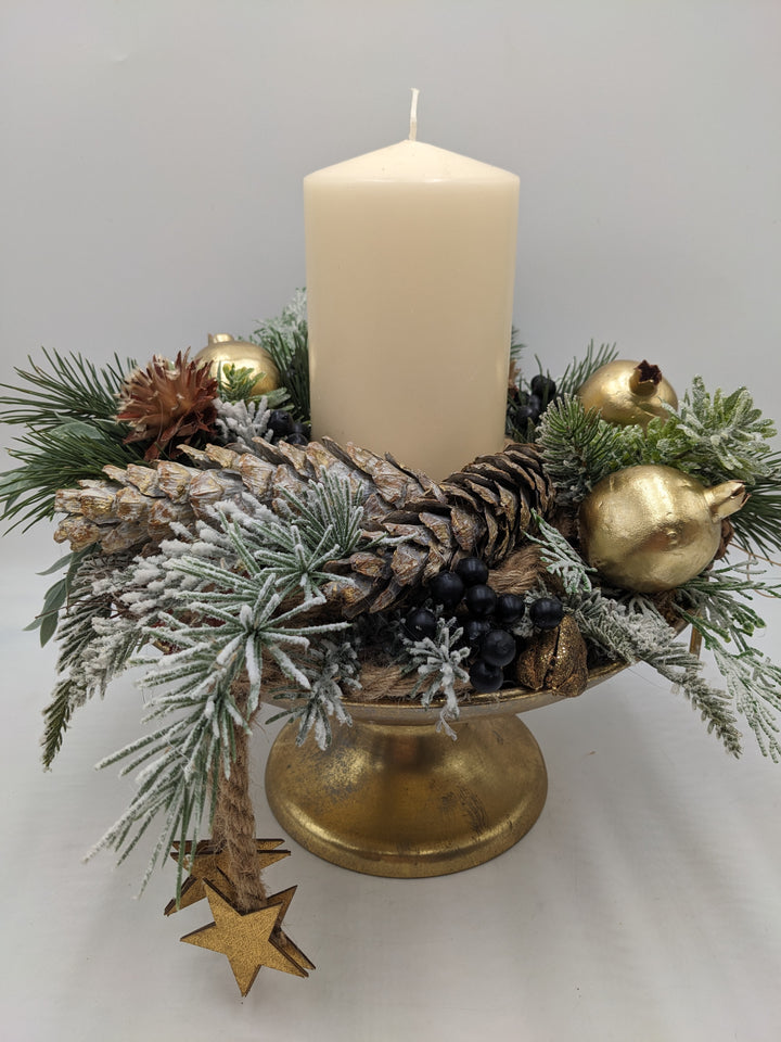 Weihnachtsgesteck Kugel Stern Zapfen creme