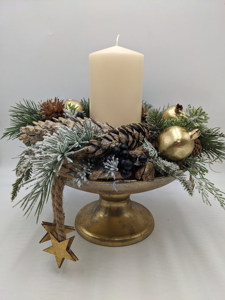 Weihnachtsgesteck Kugel Stern Zapfen creme