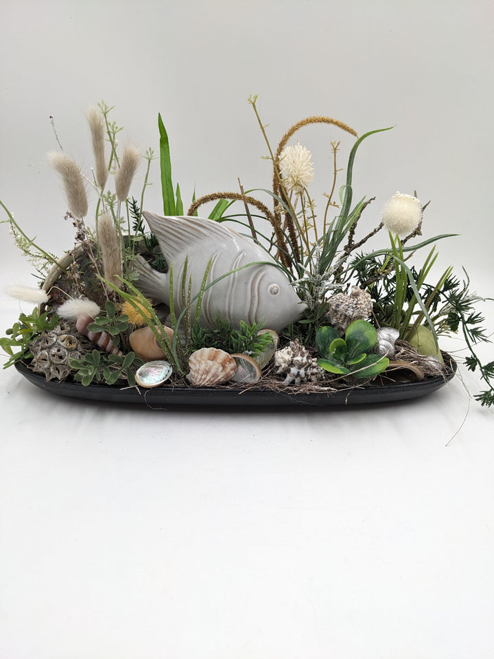 Sommergesteck maritim Schnecke Fisch Sukkulente creme