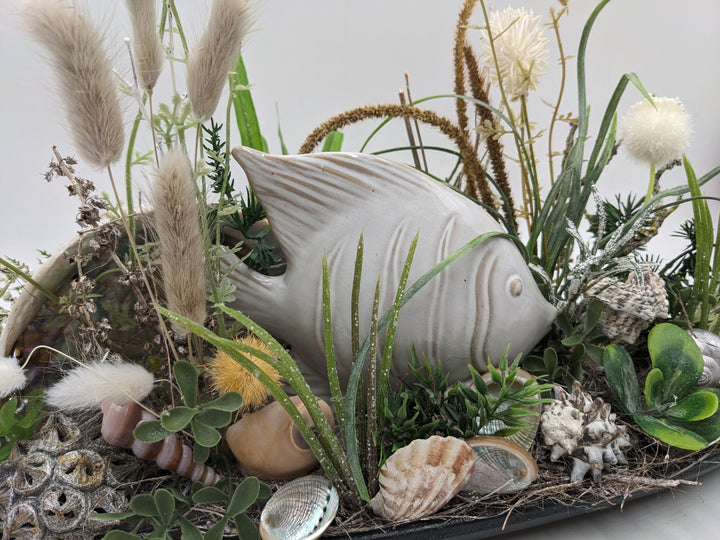 Sommergesteck maritim Schnecke Fisch Sukkulente creme
