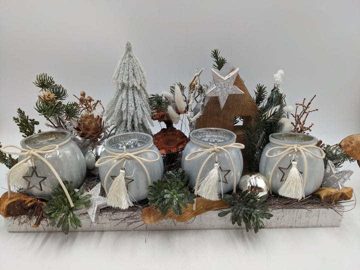 Adventsgesteck Teelicht Kugel Tannenbäumchen weiß