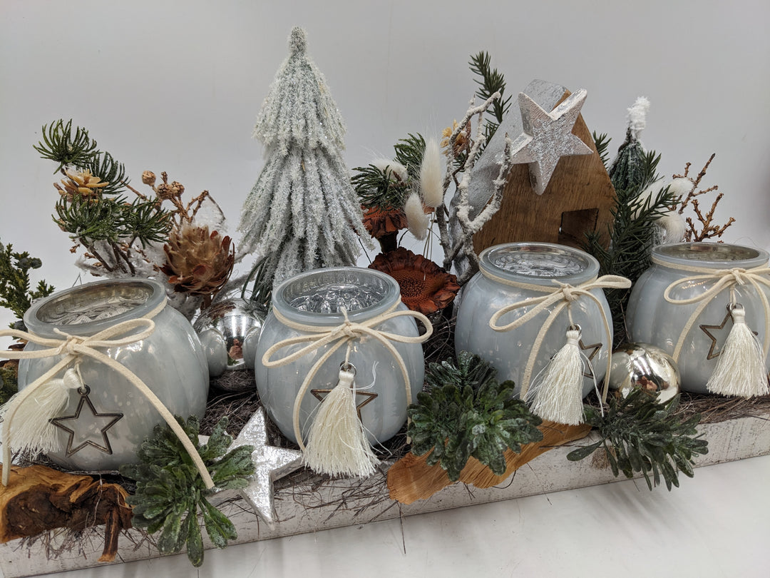Adventsgesteck Teelicht Kugel Tannenbäumchen weiß