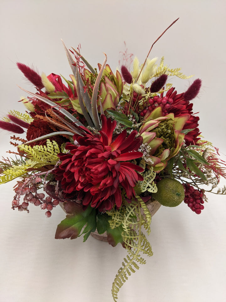 Sommergesteck Birne Dahlie Protea rot