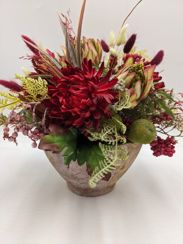 Sommergesteck Birne Dahlie Protea rot