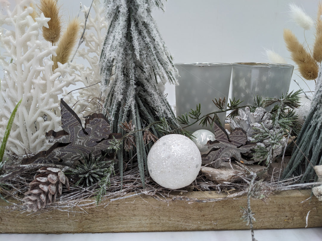 Weihnachtsgesteck Teelicht Kugel Zapfen weiß