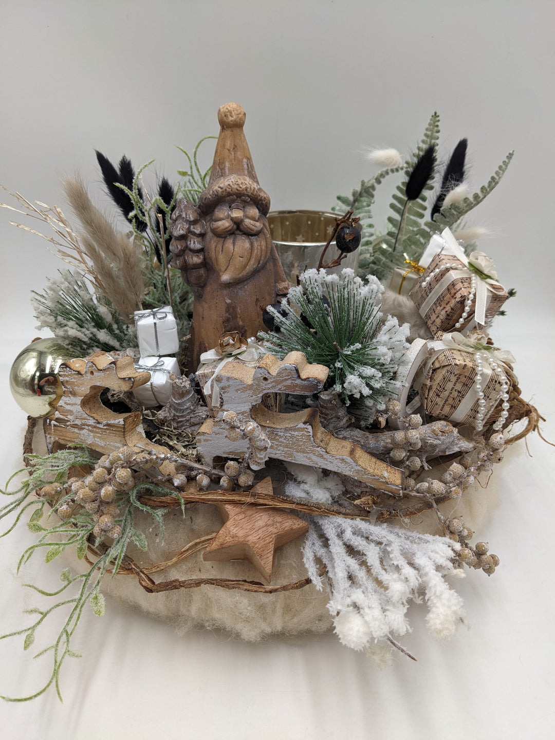 Weihnachtsgesteck Teelicht Kugel Hirsch creme