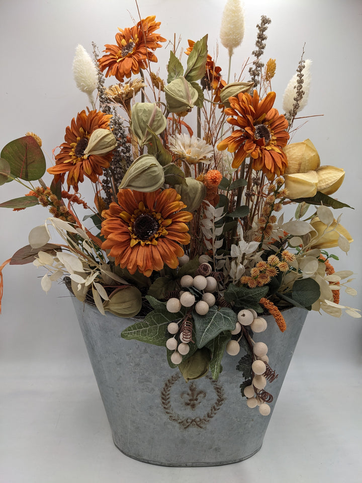 Sommergesteck Gerbera Physalis Beeren orange