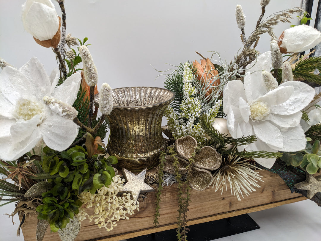 Weihnachtsgesteck Teelicht Kugel Stern Magnolie weiß
