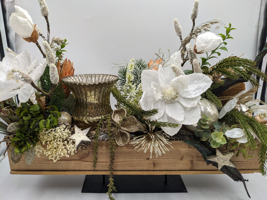 Weihnachtsgesteck Teelicht Kugel Stern Magnolie weiß