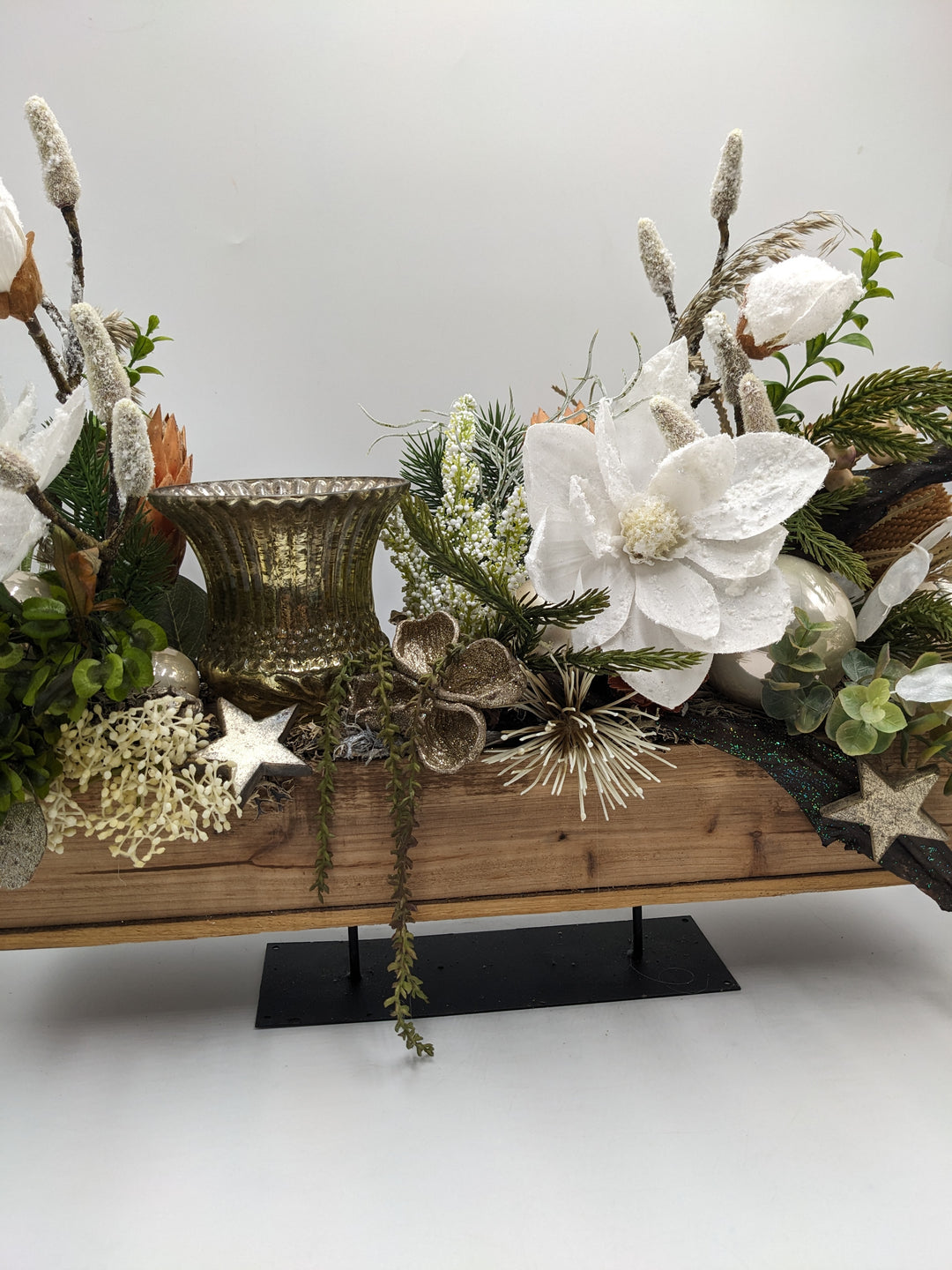 Weihnachtsgesteck Teelicht Kugel Stern Magnolie weiß