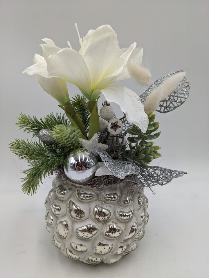 Weihnachtsgesteck Kugel Stern Amaryllis weiß
