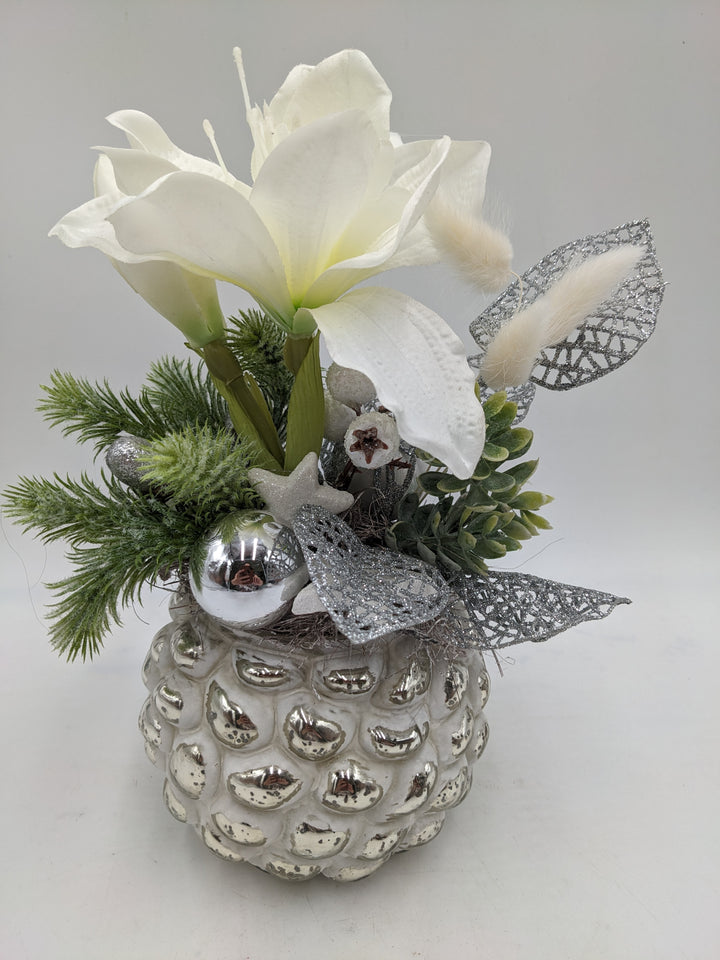 Weihnachtsgesteck Kugel Stern Amaryllis weiß