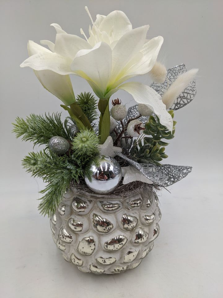 Weihnachtsgesteck Kugel Stern Amaryllis weiß