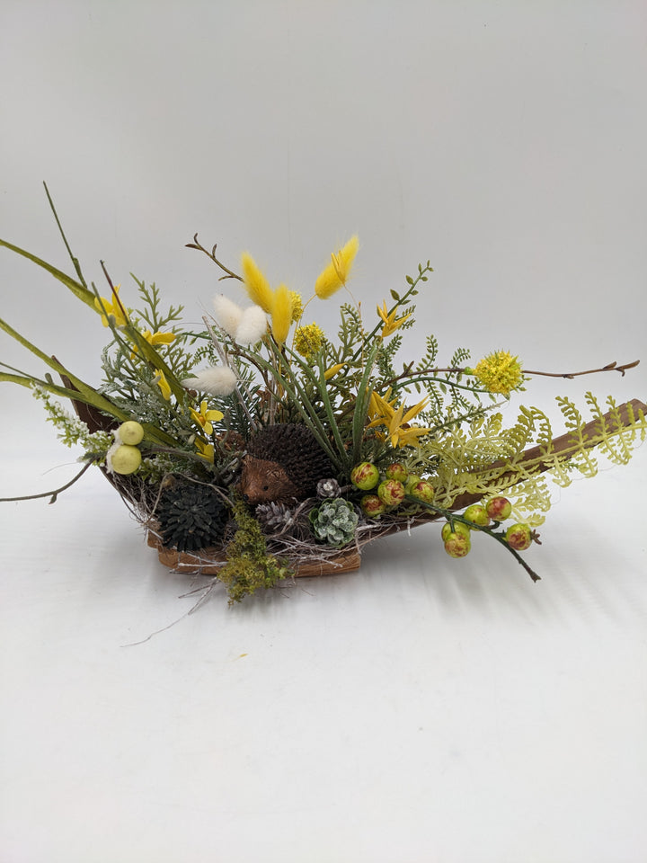 Herbstgesteck Zapfen Igel Beeren gelb