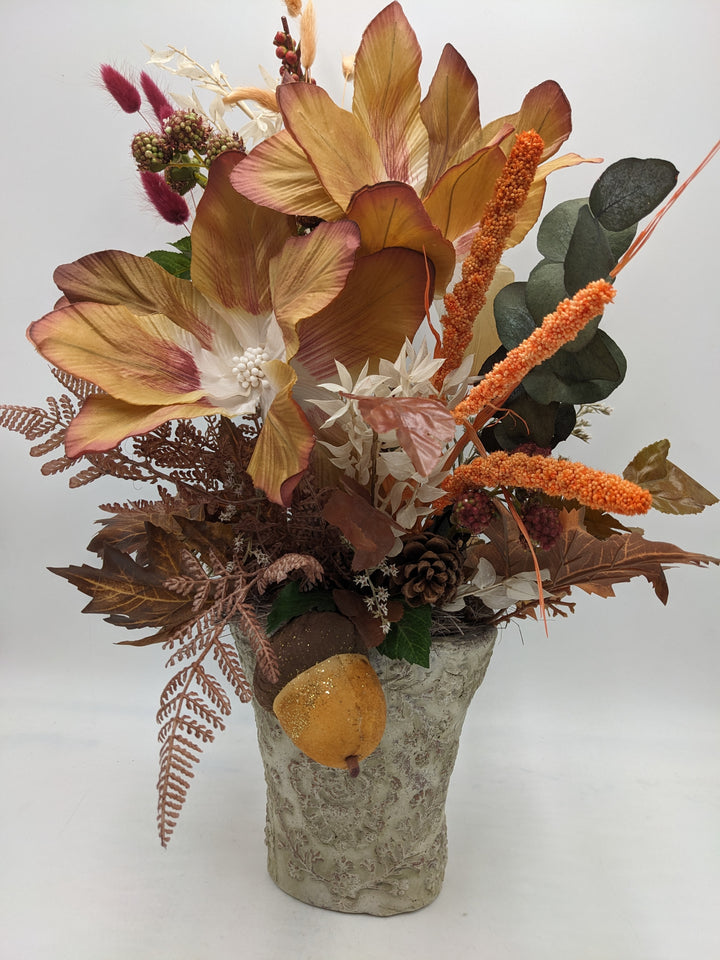 Herbstgesteck Eichel Zapfen Blüte orange