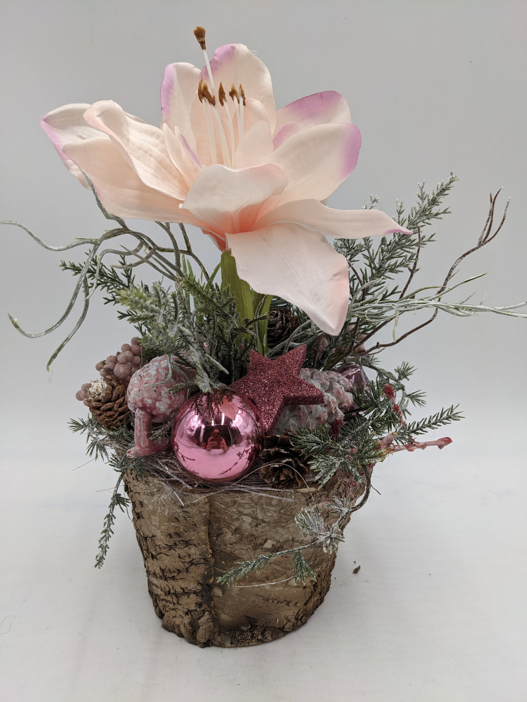 Weihnachtsgesteck Kugel Stern Amaryllis rosa