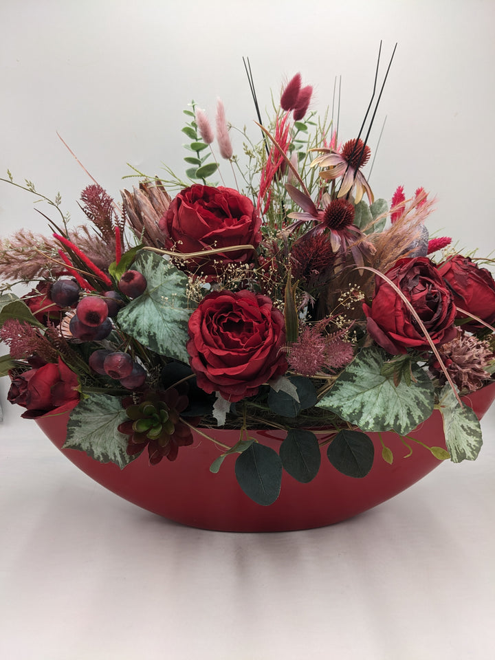 Sommergesteck Rose Sonnenhut Beeren rot