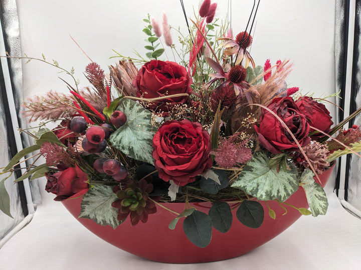 Sommergesteck Rose Sonnenhut Beeren rot