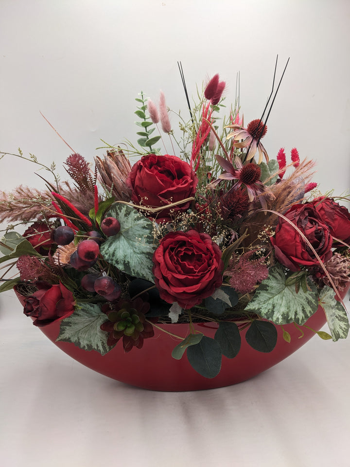 Sommergesteck Rose Sonnenhut Beeren rot