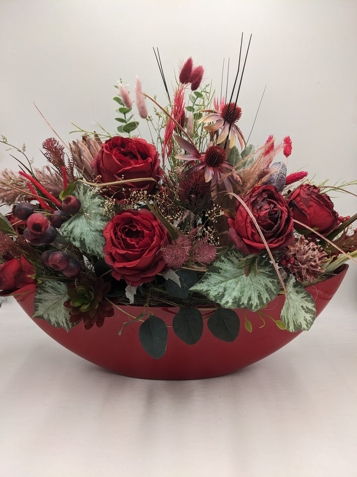 Sommergesteck Rose Sonnenhut Beeren rot