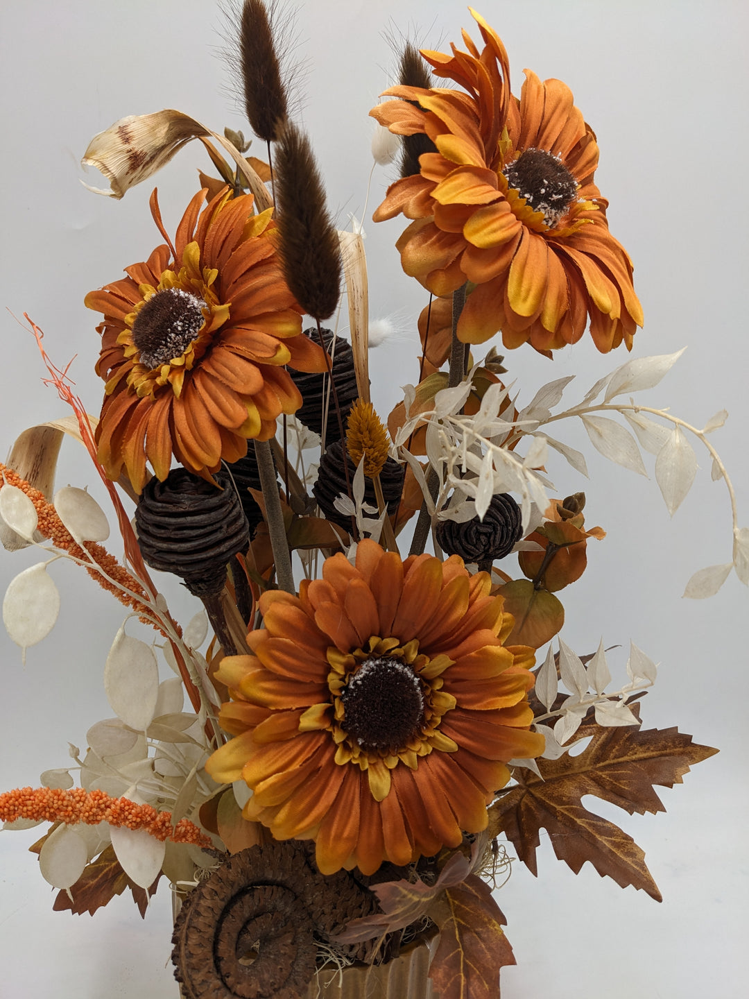Herbstgesteck Zapfen Gerbera orange