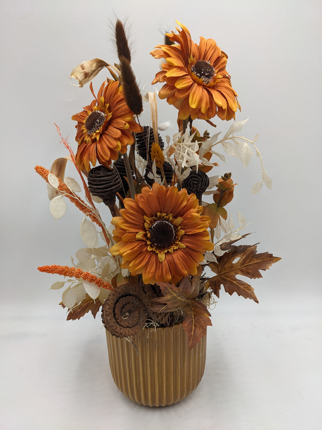 Herbstgesteck Zapfen Gerbera orange